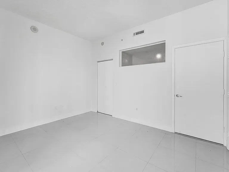 350 NE 24th St #509 — Photo 8