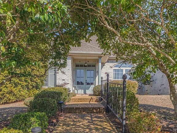 2nd image of 702 Greenbriar Dr