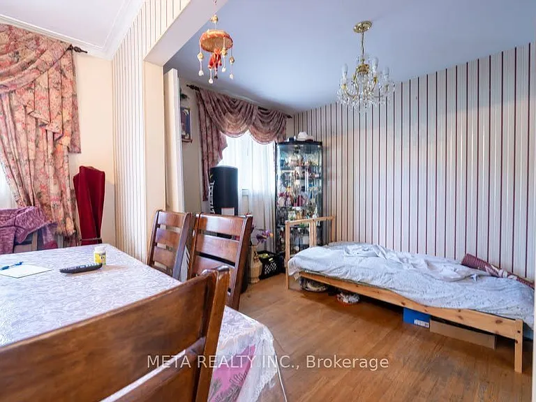79 Chestermere Blvd — Photo 5
