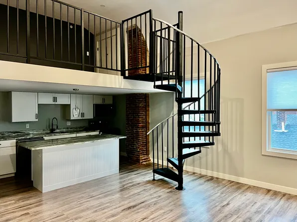 84 Main St #5, Newmarket, NH 03857