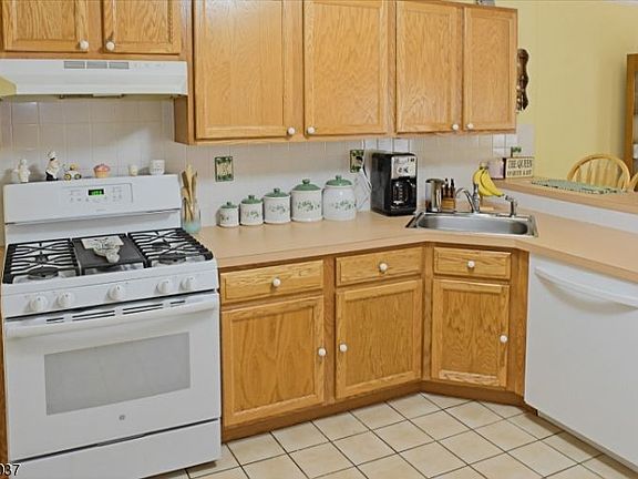 2nd image of 8 Wind Meadow Trl