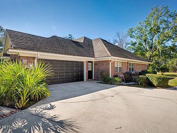 3rd image of 586 THORNWOOD Lane