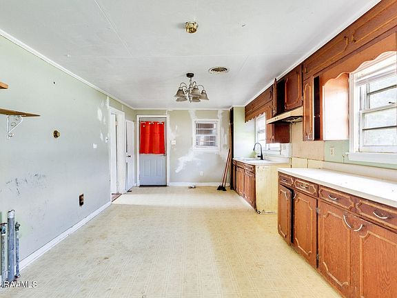 3rd image of 1405 N Avenue I