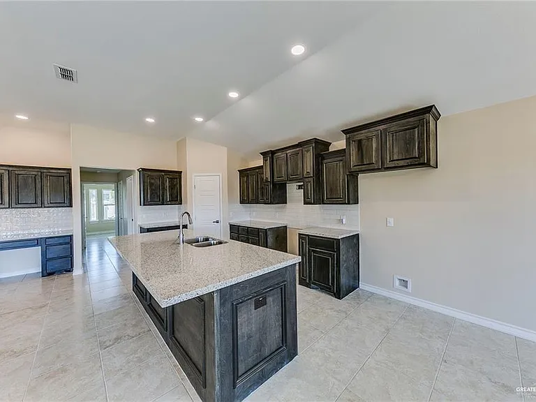 5201 Umar Ave — Photo 4
