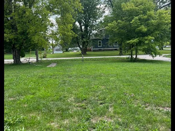 104 S Shelby St, Shelbina, MO 63468