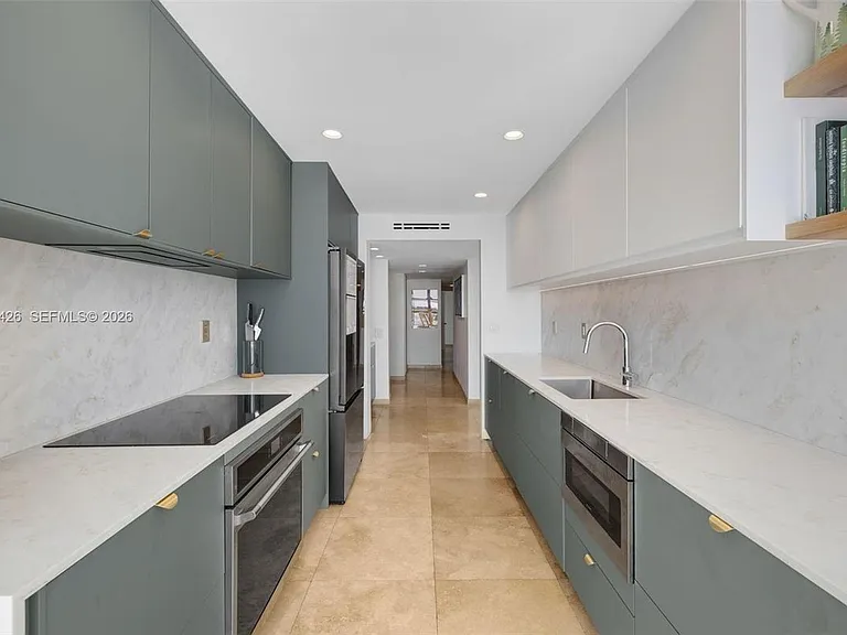 1915 Brickell Ave #1407 — Photo 1