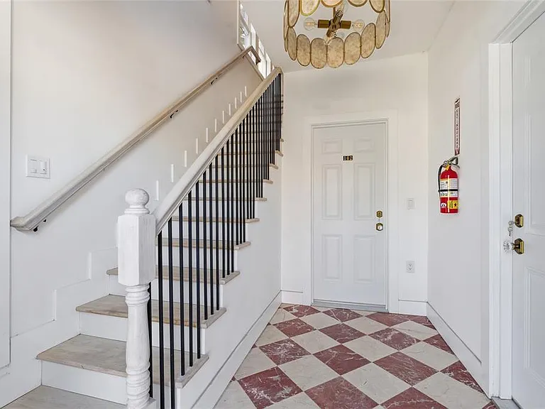 326 6th Ave N #101 — Photo 3