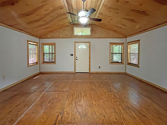 3rd image of 207 Arrowcrest Dr