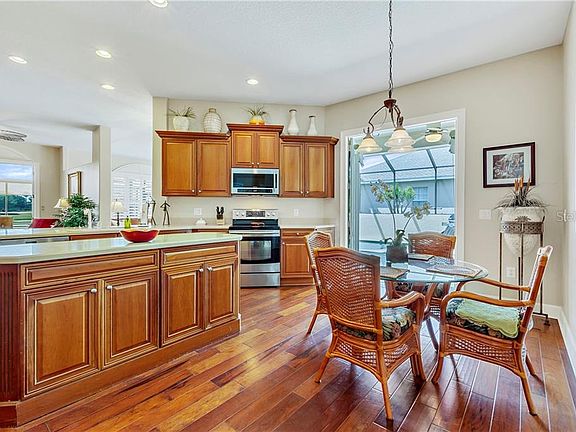 3rd image of 518 Golf Vista Cir