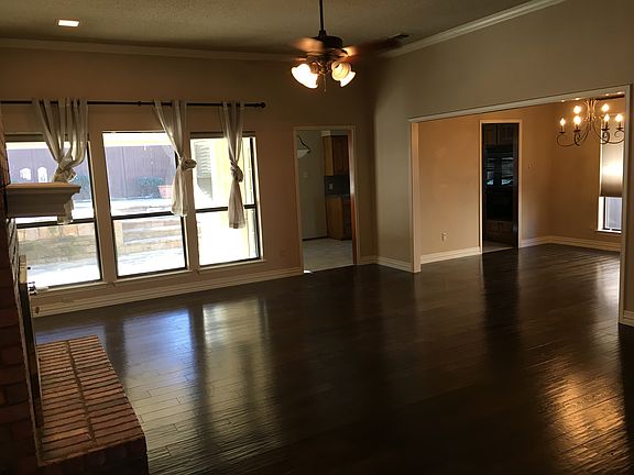 2nd image of 2814 Live Oak Dr