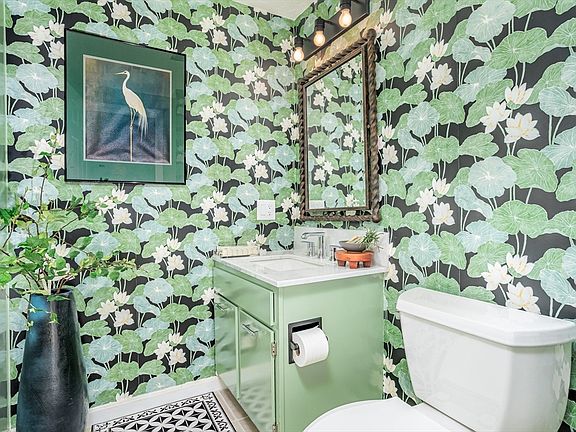 5th image of 610 Ridgefield Cir #D
