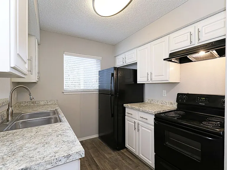 City Summit Apartments — Photo 39