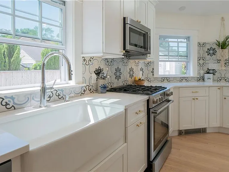 122 Ruggles Ave — Photo 10