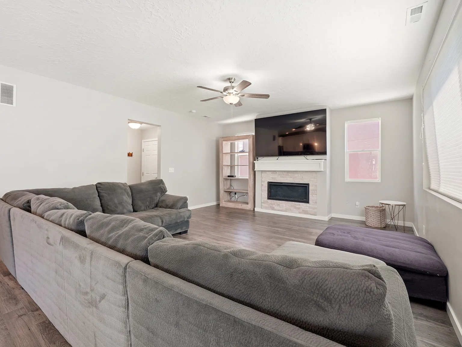 4 bed, 2665 sqft, $3,250 — Photo 2
