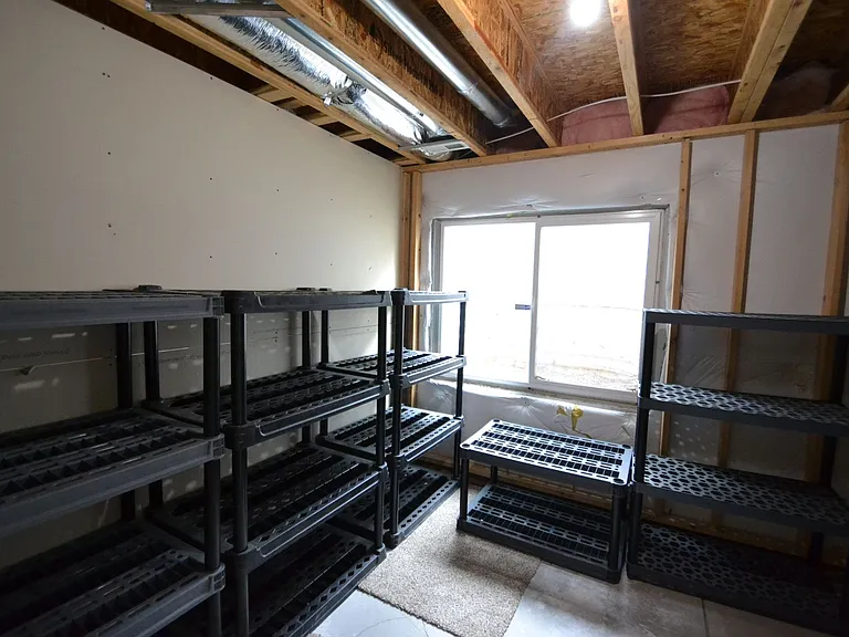7492 Amberly Dr — Photo 28