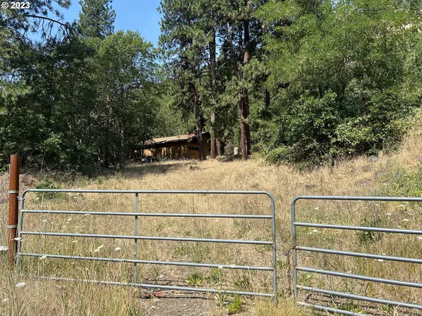 142 Highway, Lyle, WA 98635