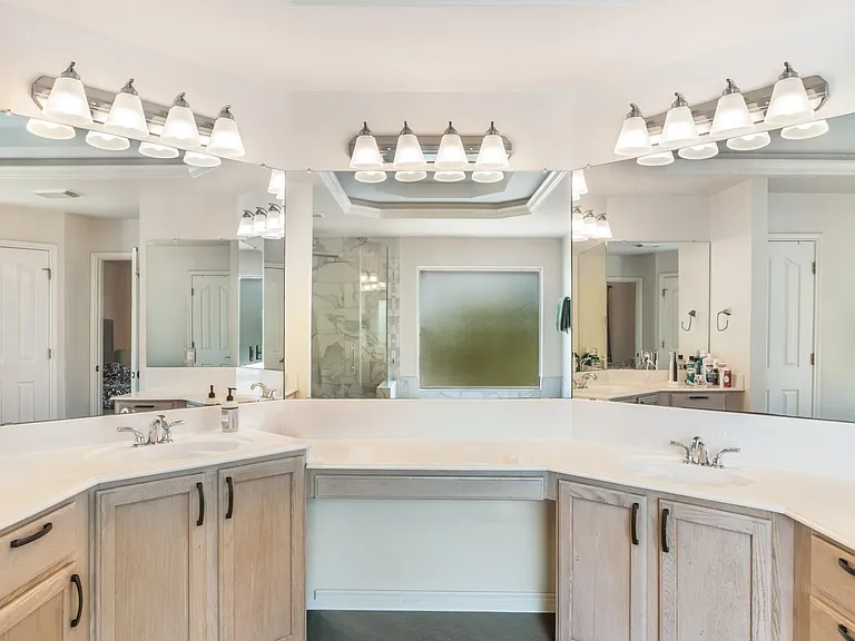 1107 Hollybrook Cv — Photo 15