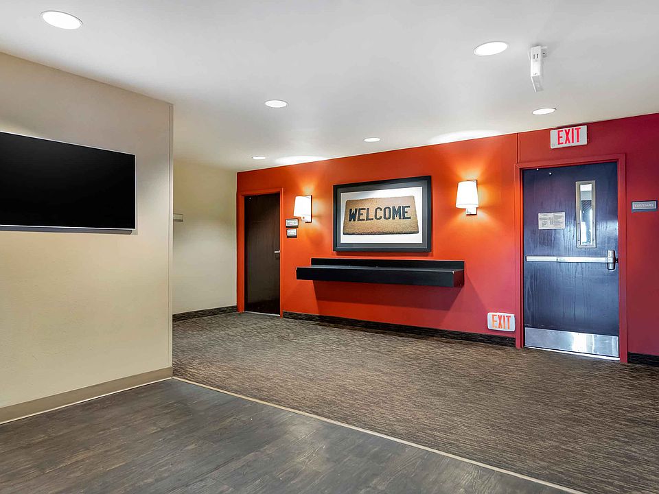 Lobby and Guest Check-in