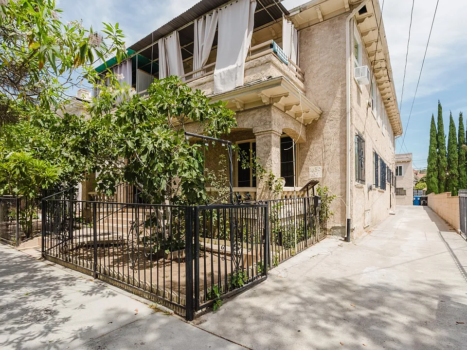 1634 N Alexandria Ave
