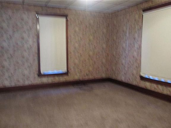 4th image of 402 S Brobst St