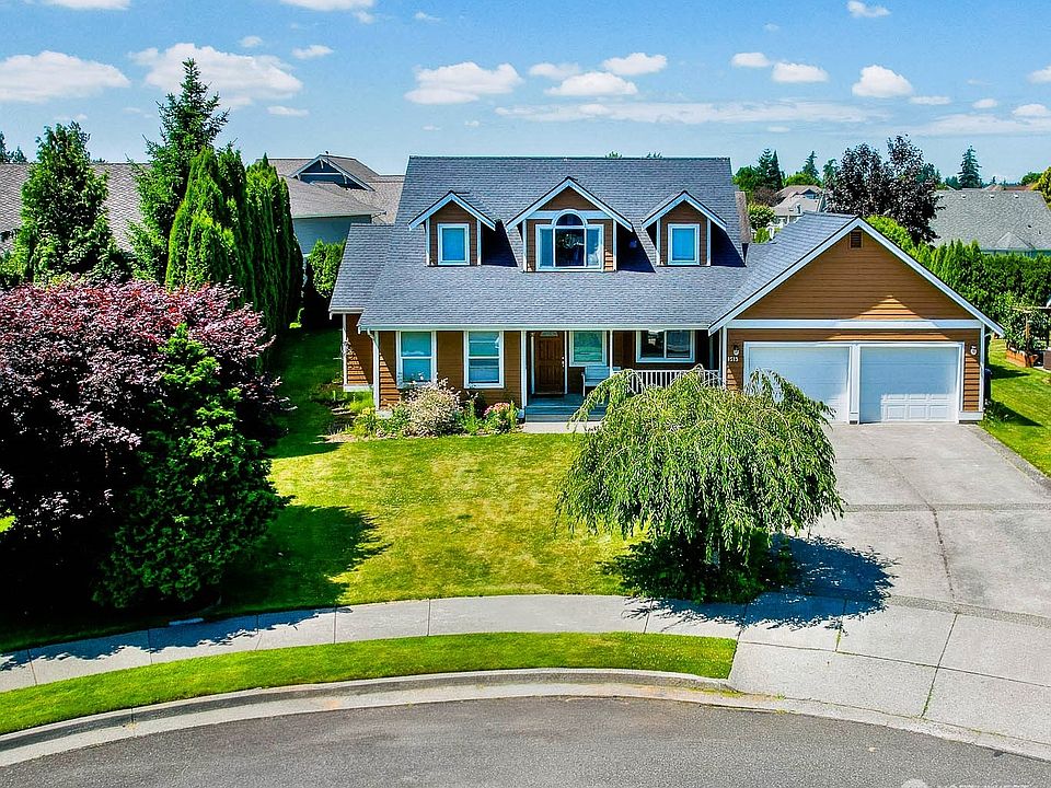 Cozy country classic in Lynden cul-de-sac>