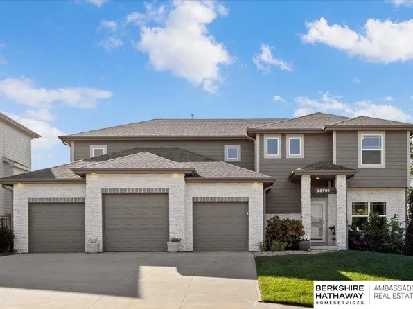 23701 Berry St, Elkhorn, NE 68022