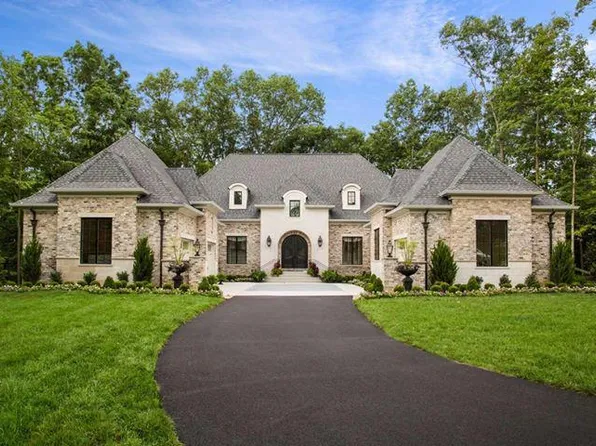 7470 Stillwater Dr, Maineville, OH 45039