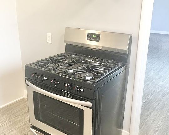 4th image of 3361 W 85th St #A