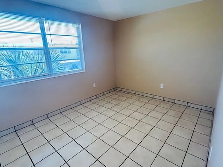 8401 Atlantic Ave #4 — Photo 11