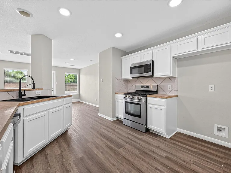 3219 Watercliff Ct — Photo 11