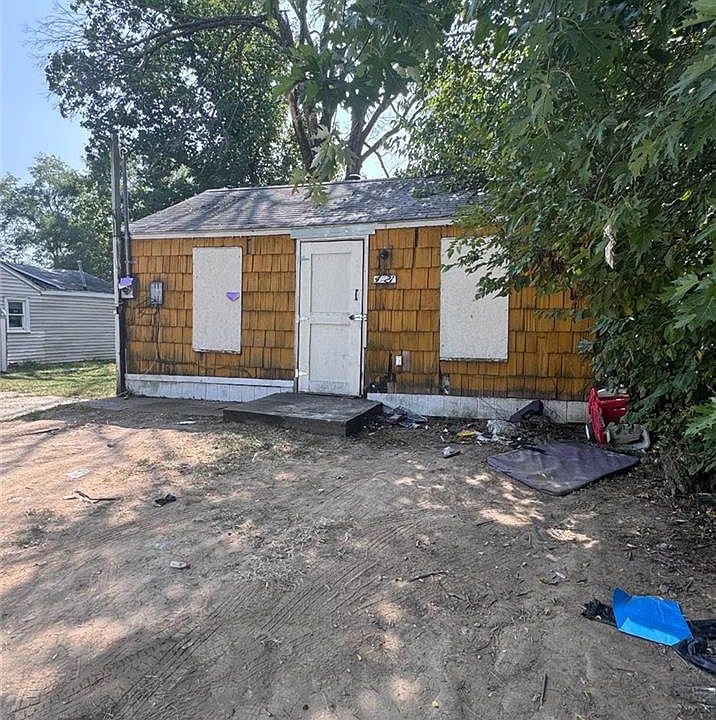 1st image of 4921 Blue Ln