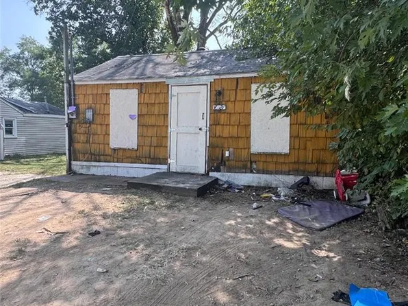4921 Blue Ln, Kansas City, KS 66104