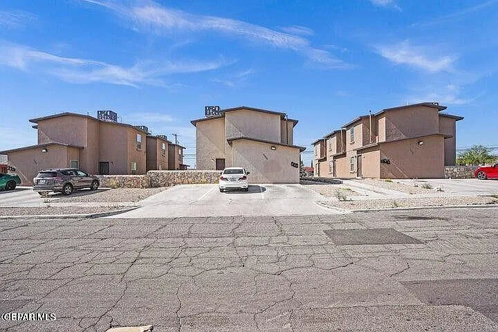 3 bed, 2.0 bath, 3129 sqft, $1,045 — Photo 1