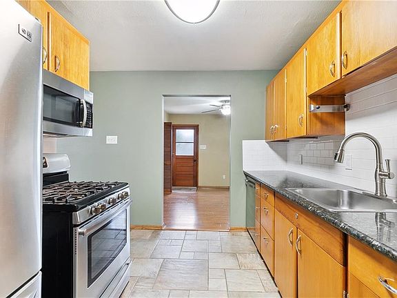 5th image of 420 Moss Ln