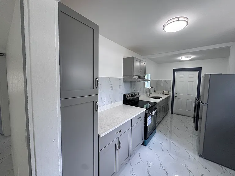 465 Martin Ave — Photo 11