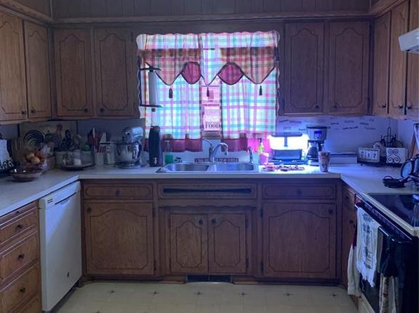 210 W Oak St, Binger, OK 73009