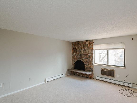 3rd image of 1008 N Corona St APT 305