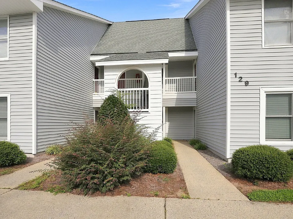 129 W Victoria Ct #E