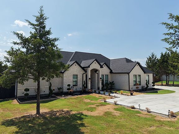 3rd image of 2 Gibson Rd #704