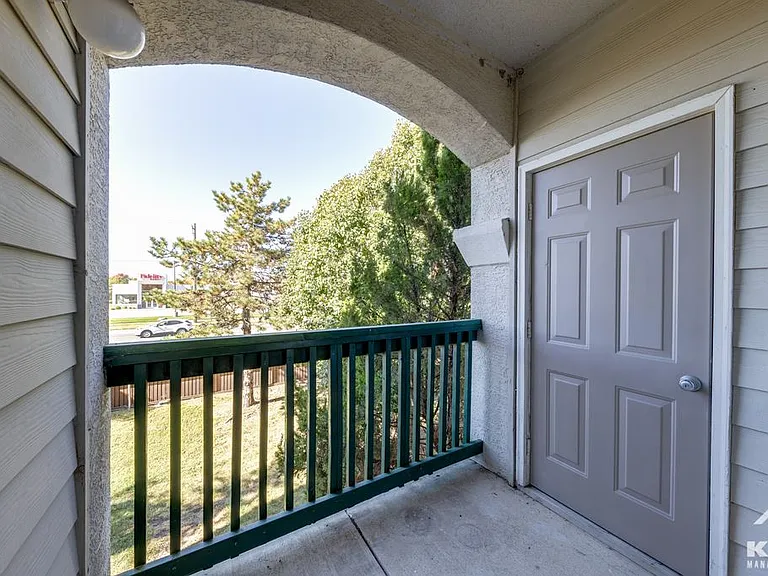 La Crosse Apartments — Photo 35