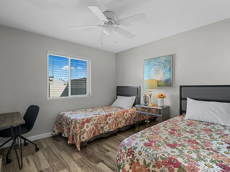 208 E Oxford Dr — Photo 23