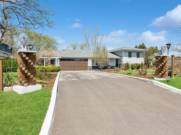 21W546 Bemis Rd, Glen Ellyn, IL 60137