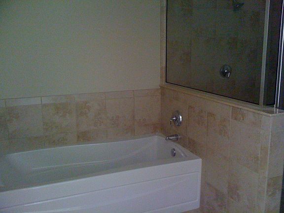 Tub at Master Bathroom