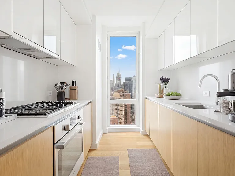 605 W 42nd St #55H — Photo 3