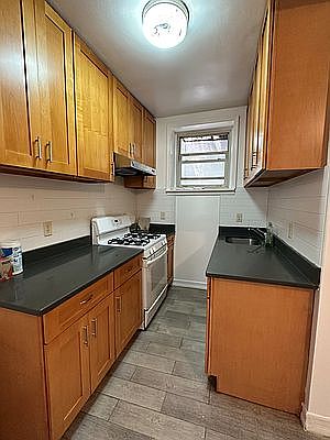 1st image of 1774 E 16th St #1