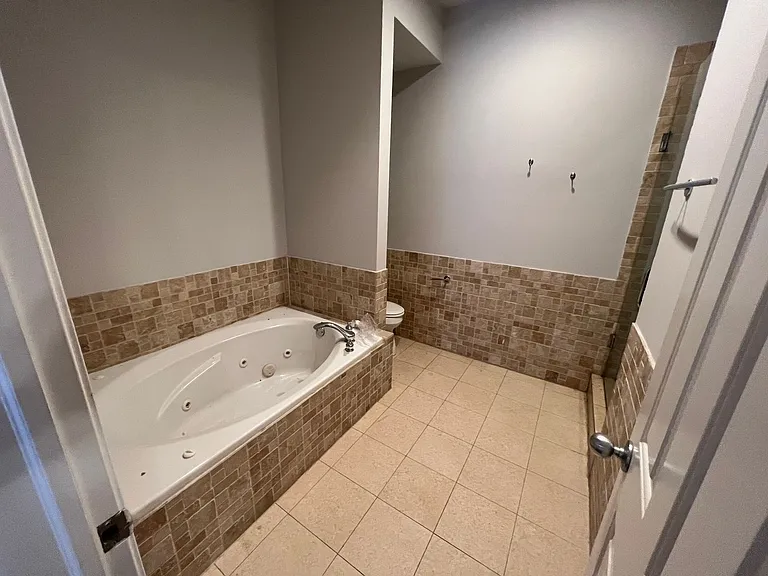 1537 North Milwaukee Avenue — Photo 9