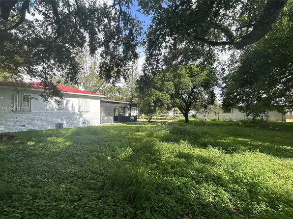 205 Seaman Ave, Opa Locka, FL 33054