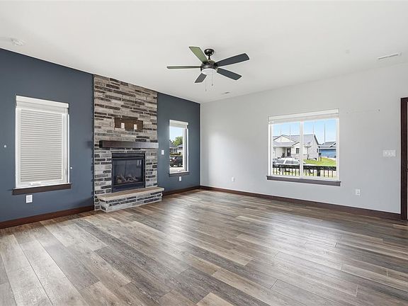2nd image of 903 Carl Ct