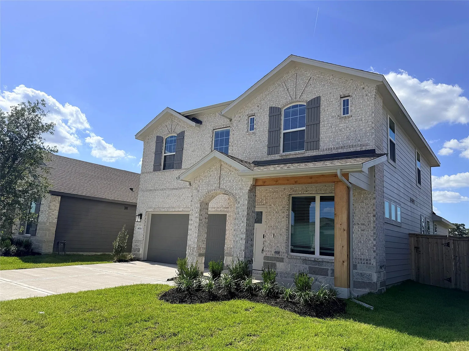 4 bed, 3.5 bath, 2523 sqft, $2,490 — Photo 3