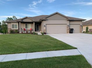 2110 Titan Springs Dr, Papillion, NE 68133